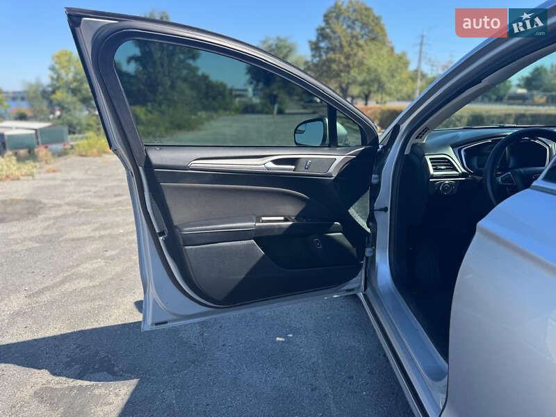 Седан Ford Fusion 2017 в Вишневом фото 6 Седан Ford Fusion 2017 в Вишневом