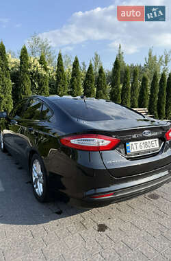 Седан Ford Fusion 2012 в 