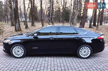 Седан Ford Fusion 2013 в Стрию