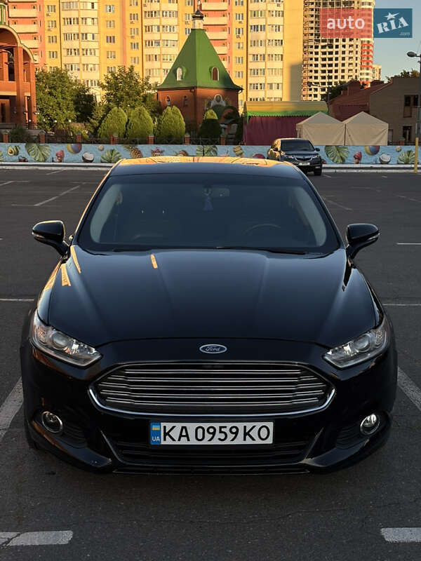 Седан Ford Fusion 2015 в 