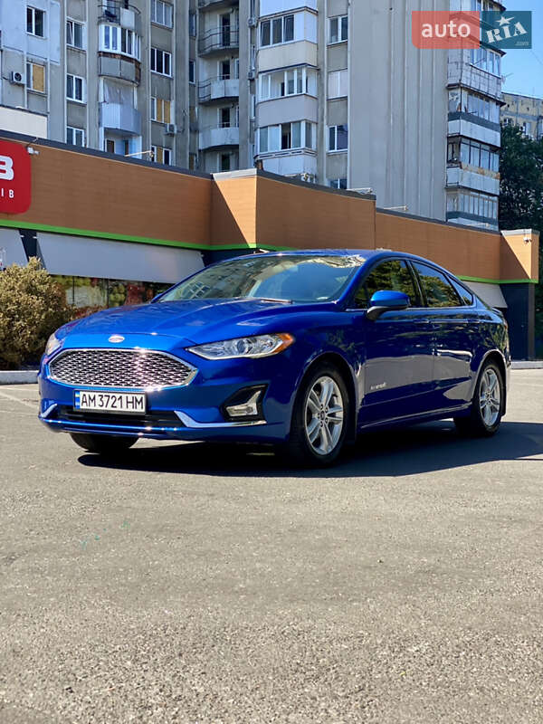 Седан Ford Fusion 2018 в 