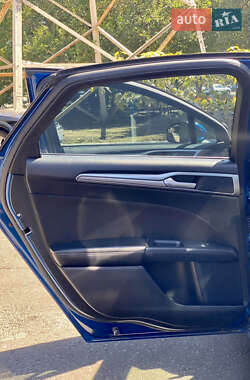 Седан Ford Fusion 2018 в 