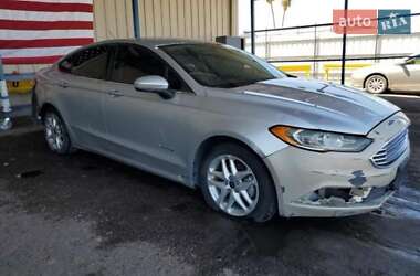 Седан Ford Fusion 2016 в 