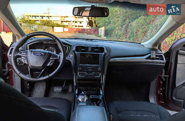 Седан Ford Fusion 2016 в 