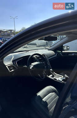 Седан Ford Fusion 2015 в 