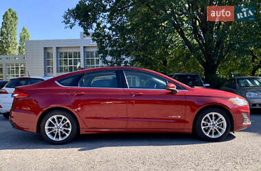 Седан Ford Fusion 2018 в 
