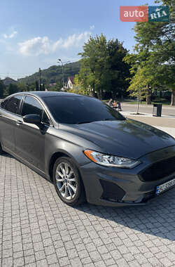 Седан Ford Fusion 2018 в 