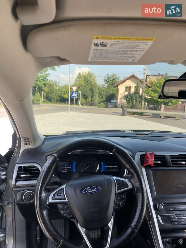 Седан Ford Fusion 2018 в Львові
