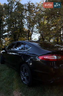 Седан Ford Fusion 2013 в 