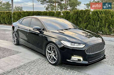 Седан Ford Fusion 2015 в 