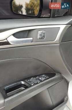 Седан Ford Fusion 2013 в 