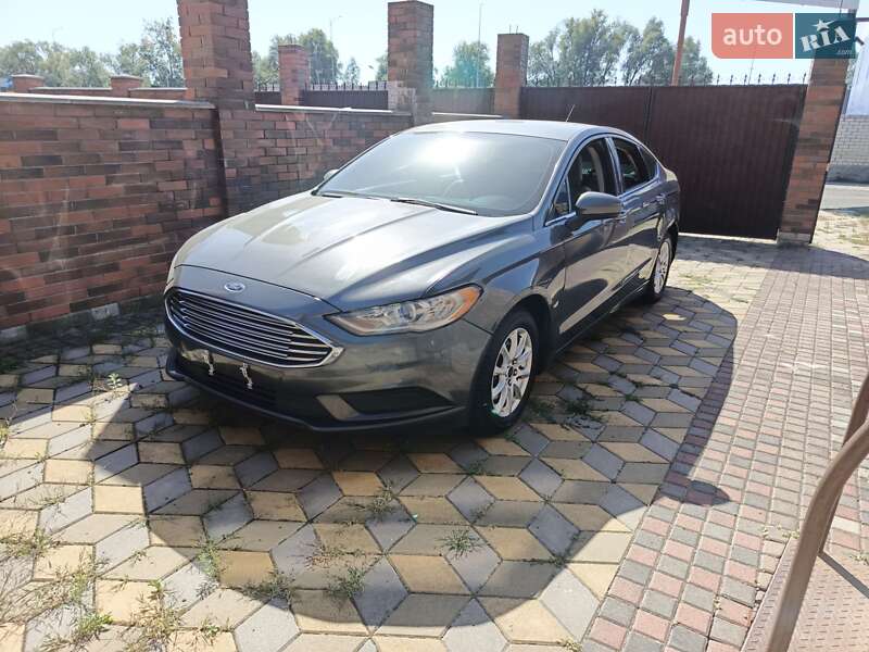 Седан Ford Fusion 2017 в 