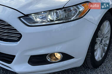 Седан Ford Fusion 2016 в 