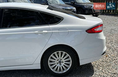 Седан Ford Fusion 2016 в 