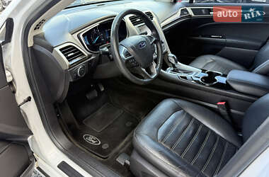 Седан Ford Fusion 2016 в 
