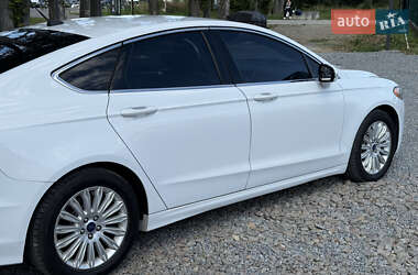 Седан Ford Fusion 2016 в 