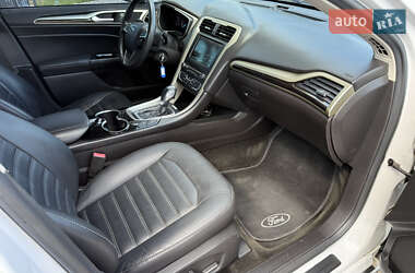 Седан Ford Fusion 2016 в 