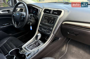 Седан Ford Fusion 2016 в 