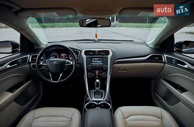 Седан Ford Fusion 2014 в 