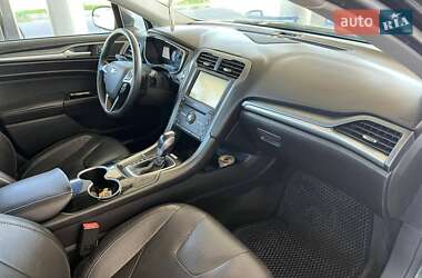 Седан Ford Fusion 2015 в 