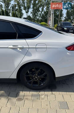 Седан Ford Fusion 2015 в 
