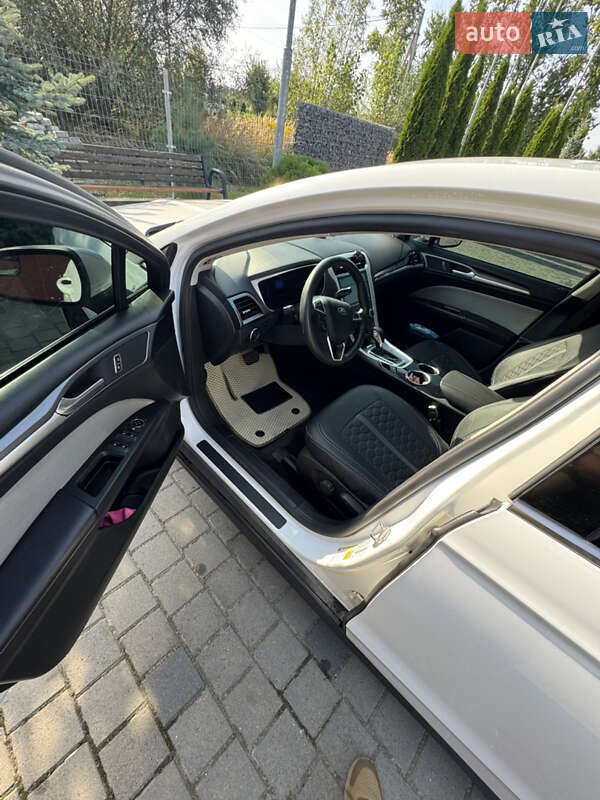 Седан Ford Fusion 2015 в Рудки