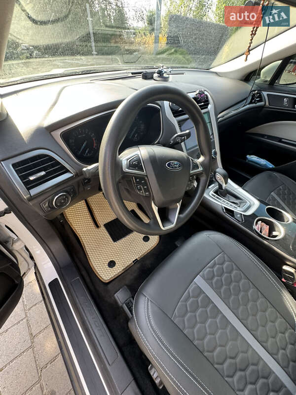 Седан Ford Fusion 2015 в Рудки