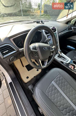 Седан Ford Fusion 2015 в 