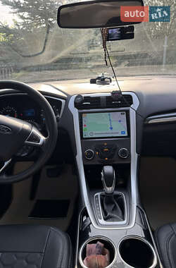 Седан Ford Fusion 2015 в 