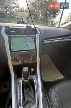 Седан Ford Fusion 2015 в 