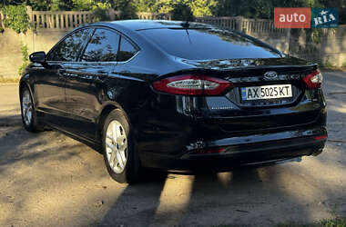 Седан Ford Fusion 2013 в 