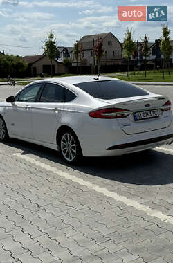 Седан Ford Fusion 2018 в 