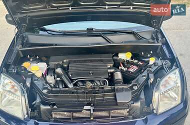 Хэтчбек Ford Fusion 2005 в 