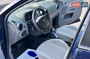 Хэтчбек Ford Fusion 2005 в 