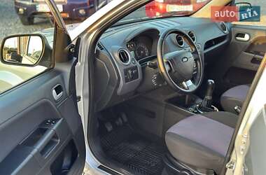 Хэтчбек Ford Fusion 2010 в 