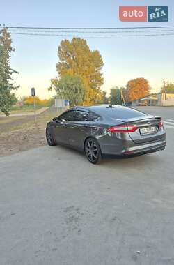 Седан Ford Fusion 2016 в 