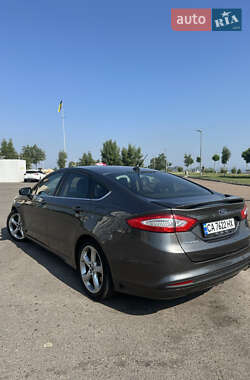 Седан Ford Fusion 2015 в 