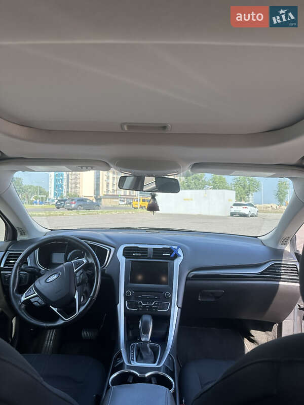 Седан Ford Fusion 2015 в Черкасах