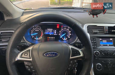 Седан Ford Fusion 2016 в 