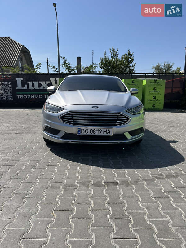 Седан Ford Fusion 2016 в 