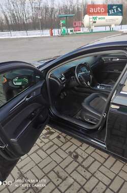 Седан Ford Fusion 2017 в 