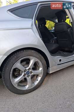 Седан Ford Fusion 2014 в 