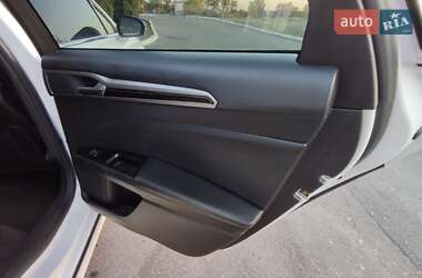 Седан Ford Fusion 2013 в 