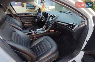 Седан Ford Fusion 2013 в 