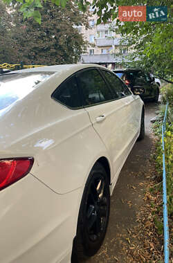 Седан Ford Fusion 2015 в 