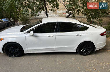 Седан Ford Fusion 2015 в 