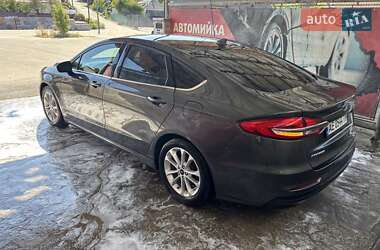Седан Ford Fusion 2019 в 
