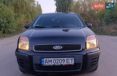 Хэтчбек Ford Fusion 2005 в 