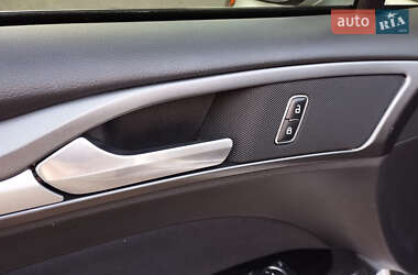 Седан Ford Fusion 2016 в 