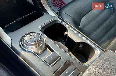 Седан Ford Fusion 2016 в 